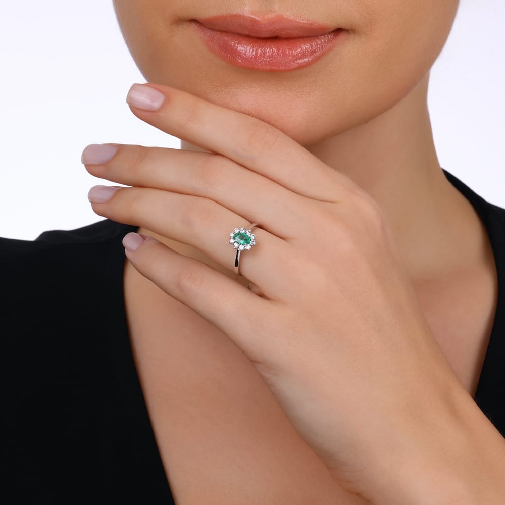 0.67 ct. Pırlanta Doğal Zümrüt Yüzük