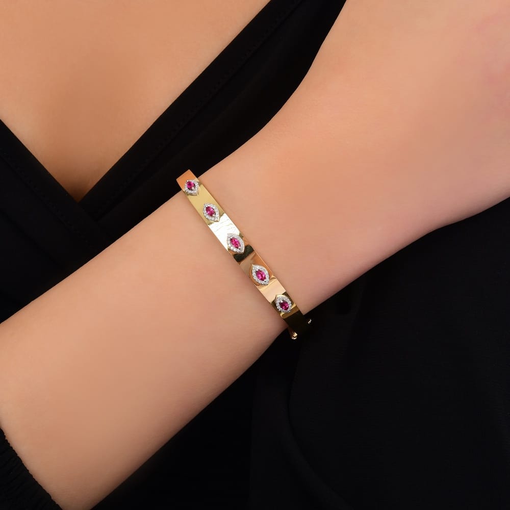 0.76 ct. Pırlanta Doğal Yakut Bileklik