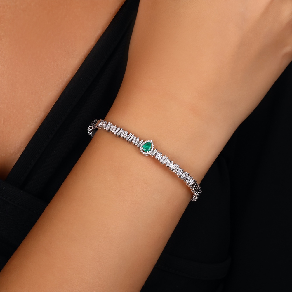 0.79 ct. Pırlanta Baget Doğal Zümrüt Bileklik