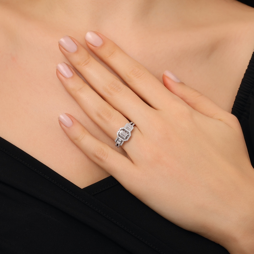 0.88 ct. Pırlanta Baget Yüzük