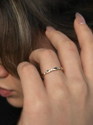 14 Ayar Altın Taşlı Minimal Yüzük