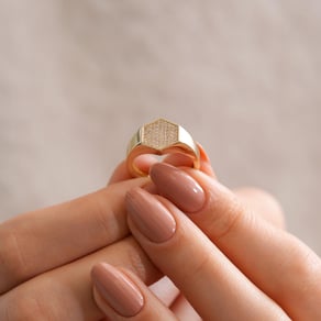 14 Ayar Taş Detaylı Altın Yüzük 14 Ayar Taş Detaylı Altın Yüzük