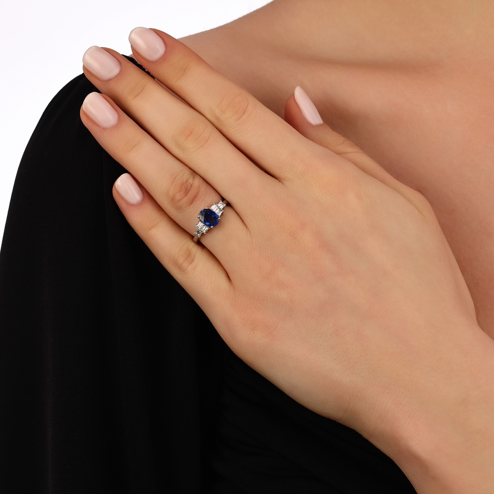 1.86 ct. Pırlanta Baget Doğal Safir Yüzük