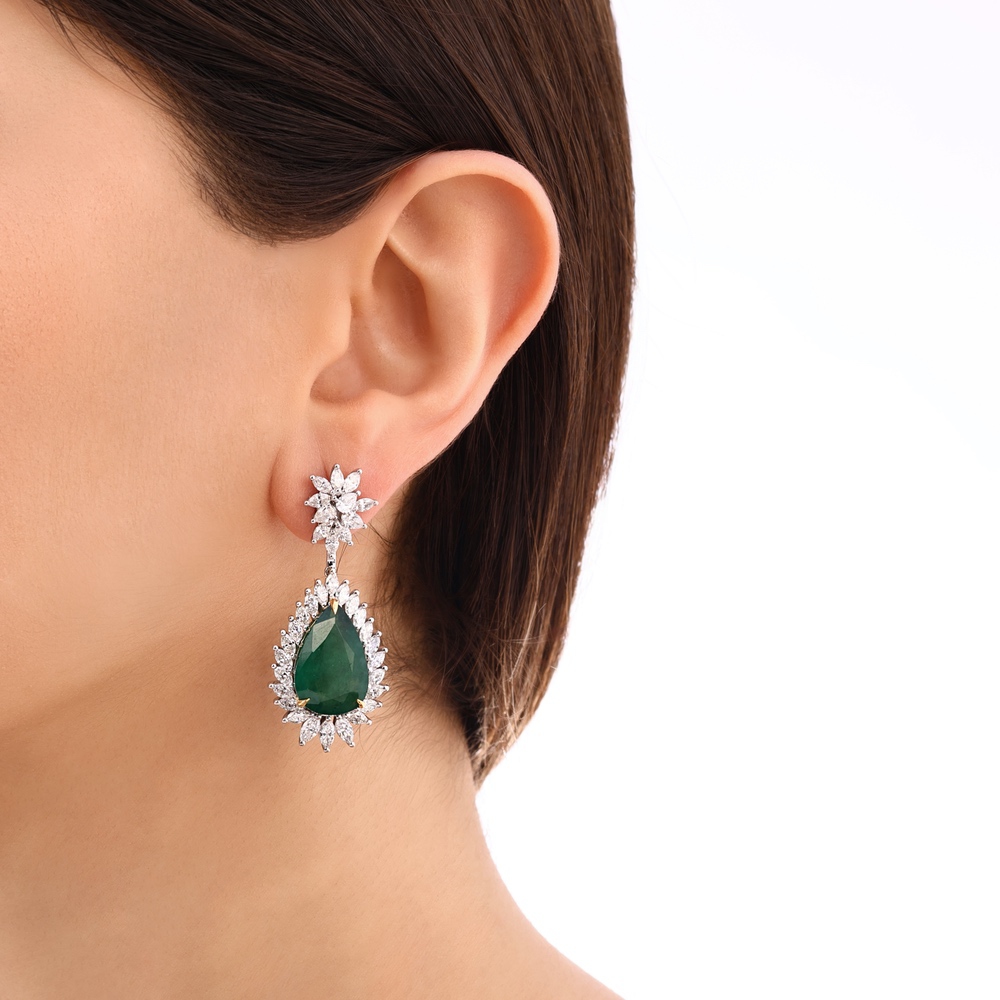 20.35 ct. Pırlanta Doğal Zümrüt Küpe