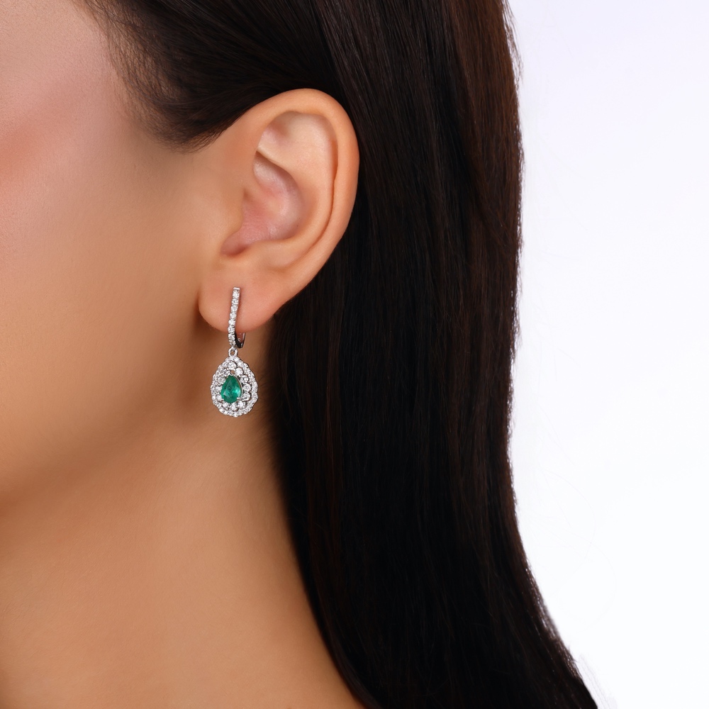 2.34 ct. Pırlanta Doğal Zümrüt Küpe