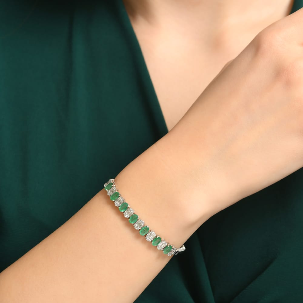 3.73 ct. Pırlanta Baget Doğal Zümrüt Bileklik