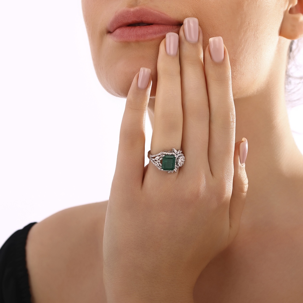 4.55 ct. Pırlanta Doğal Zümrüt Yüzük
