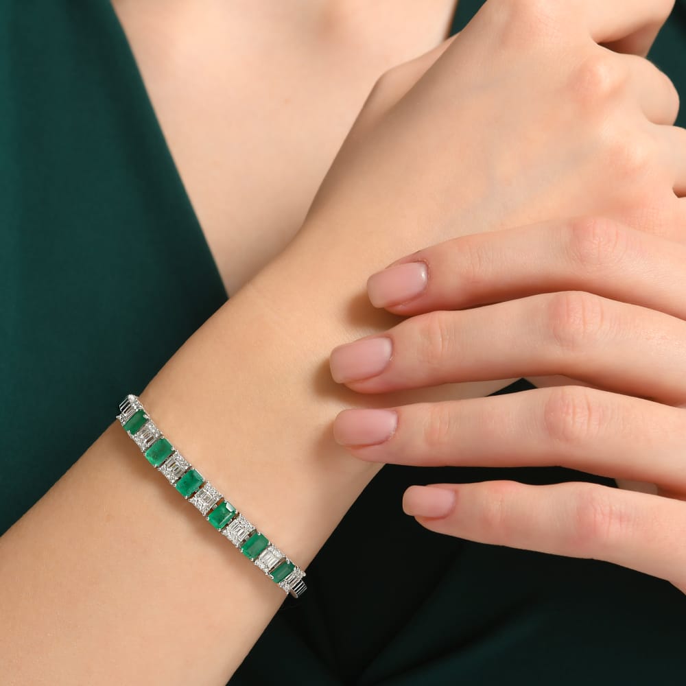 4.63 ct. Pırlanta Baget Doğal Zümrüt Bileklik