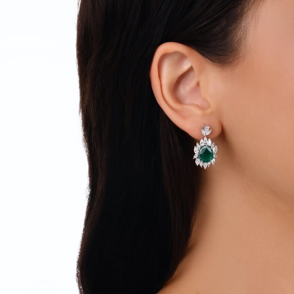 6.98 ct. Pırlanta Doğal Zümrüt Küpe