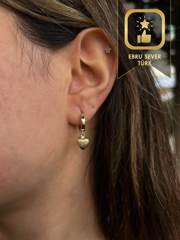 Altın Çizgili Kalp Küpe Altın Çizgili Kalp Küpe