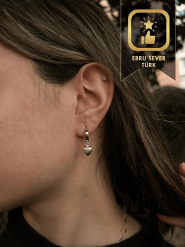 Altın Çizgili Kalp Küpe Altın Çizgili Kalp Küpe