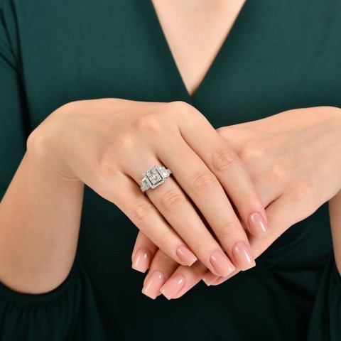 0.93 ct. Pırlanta Cherry Baget Yüzük