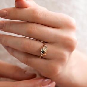 14 Ayar Oval Taşlı Altın Yüzük
