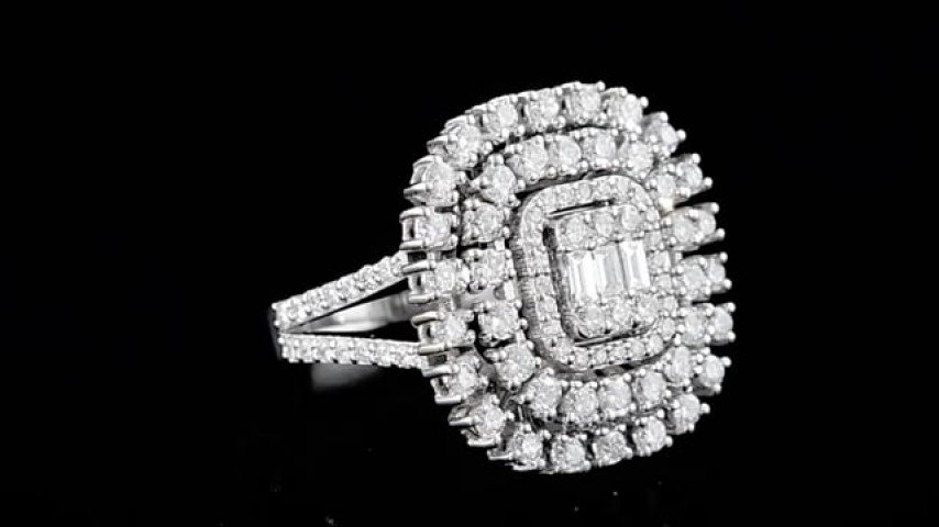 1.43 ct. Pırlanta Baget Yüzük