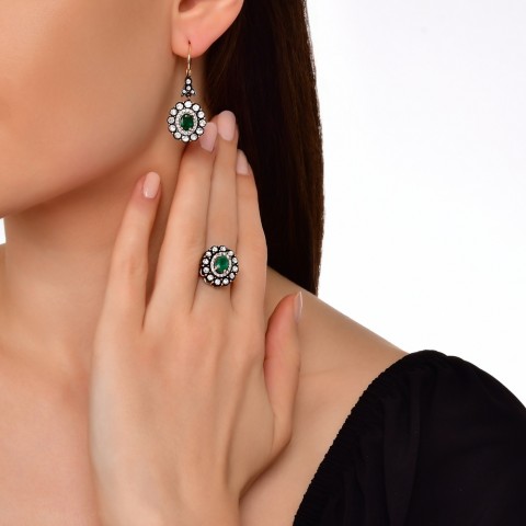 3.36 ct. Elmas Doğal Zümrüt Küpe